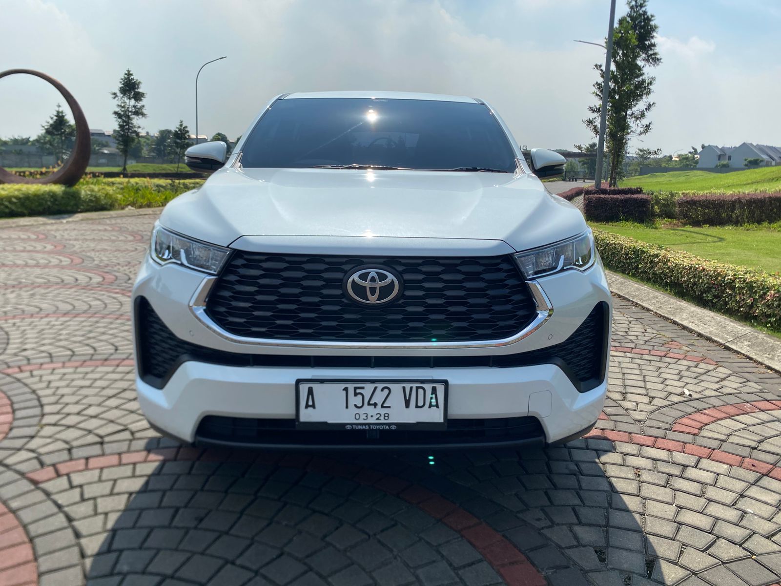 Innova Zenix 2023 thumbnail 4