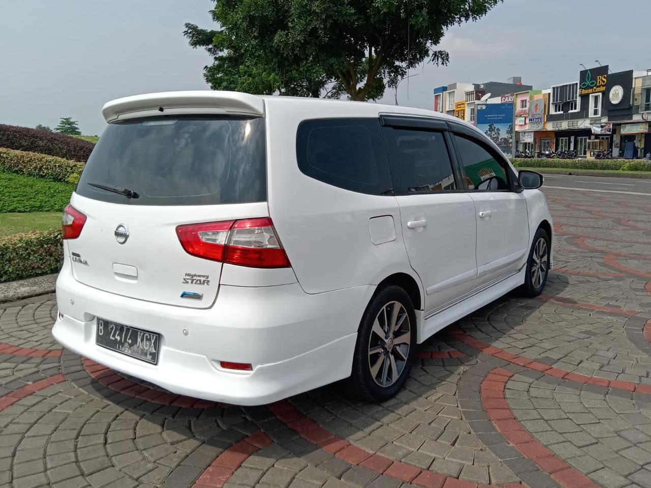 Nissan grandlivina 2016 thumbnail 2